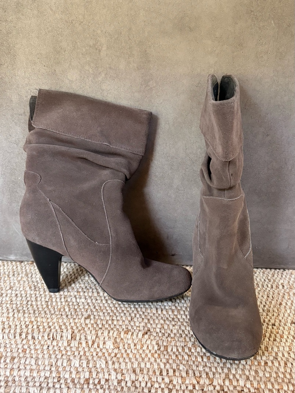 Maripe’ Women’s Gray Suede Slouch Boot with Mid Heel